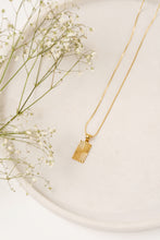 Load image into Gallery viewer, Medallion Necklace