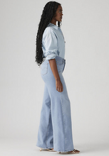 Load image into Gallery viewer, Levi's® 318 Shaping Wide Leg