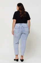 Load image into Gallery viewer, Erika Mom Jean
