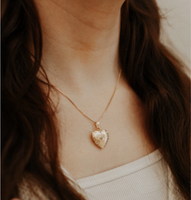 Load image into Gallery viewer, Vintage Heart Locket
