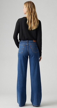 Load image into Gallery viewer, Levi&#39;s® 318 Shaping Wide Leg

