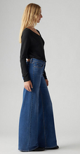 Load image into Gallery viewer, Levi&#39;s® 318 Shaping Wide Leg
