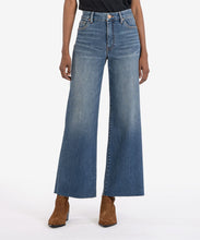Load image into Gallery viewer, Kut from the Kloth Meg wide leg Fab Ab in Milestone wash. 
