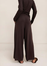 Load image into Gallery viewer, Leif Cropped Pant
