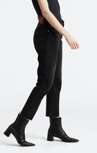 Load image into Gallery viewer, Levi&#39;s® 501® Crop
