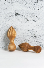 Load image into Gallery viewer, Olivewood Citrus Press
