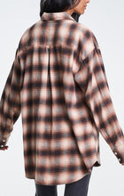 Load image into Gallery viewer, Levi&#39;s® Nola Oversized Shirt
